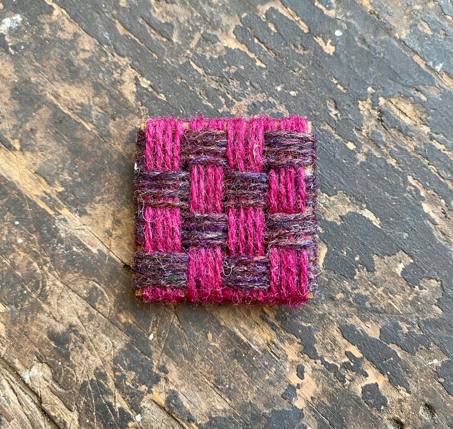 Wrap weaving brooch